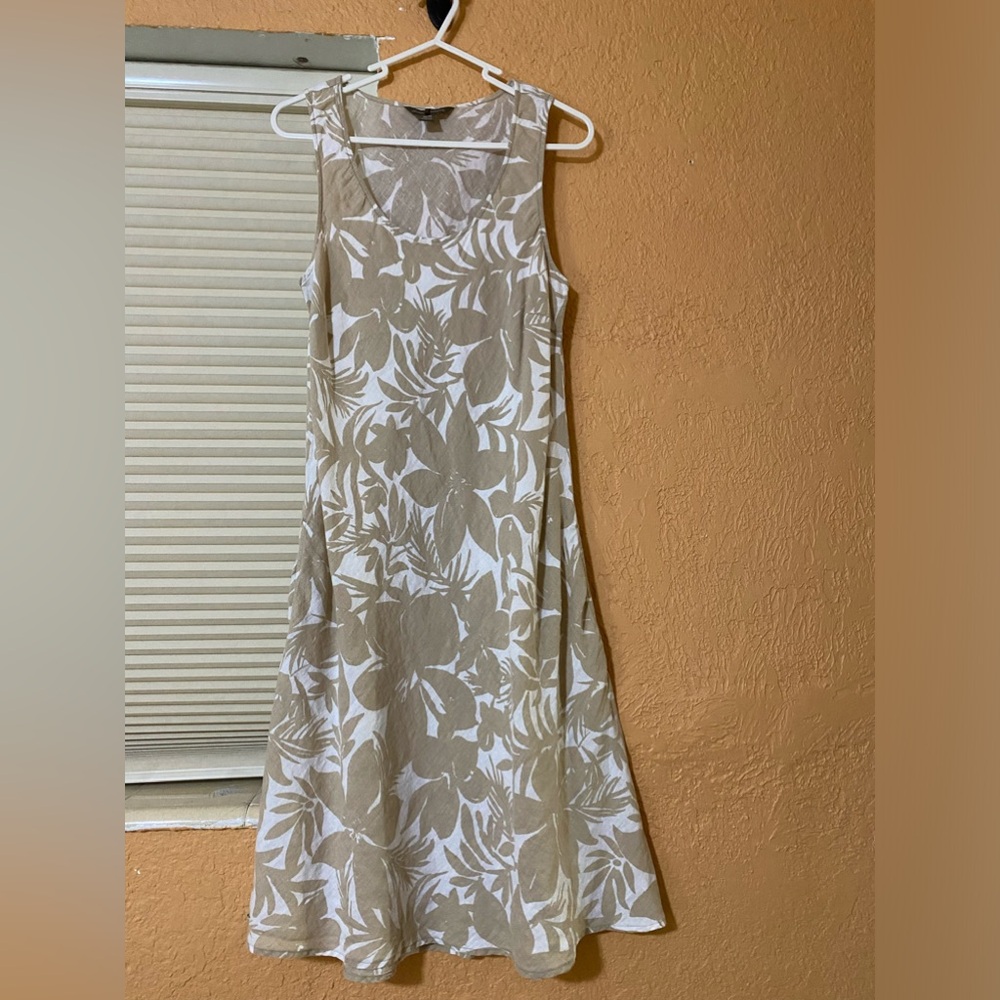 Tommy Bahama dress, beige and white, size M/M